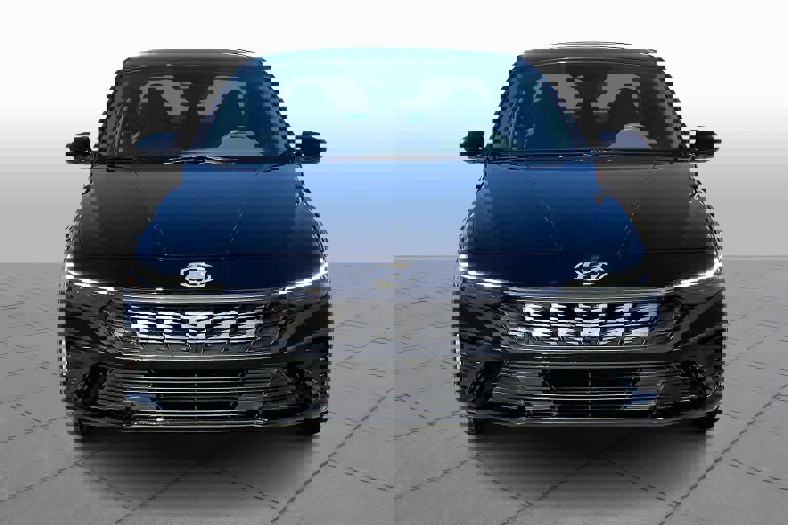 Used 2025 Hyundai Elantra Sport image 4