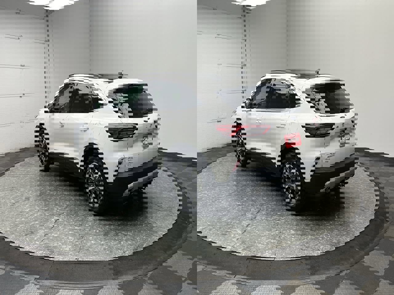 Certified 2024 Ford Escape Platinum w/ Premium Technology Package image 2