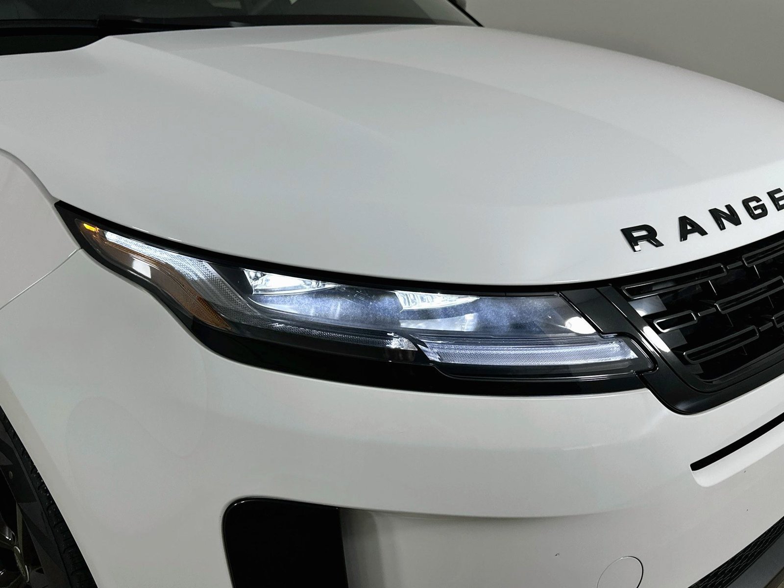 New 2026 Land Rover Range Rover Evoque S AWD/4WD image 9