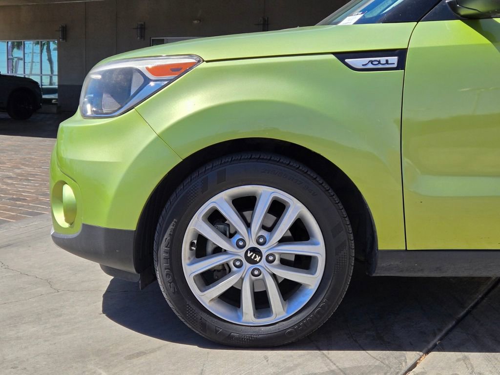 Used 2018 Kia Soul + image 5