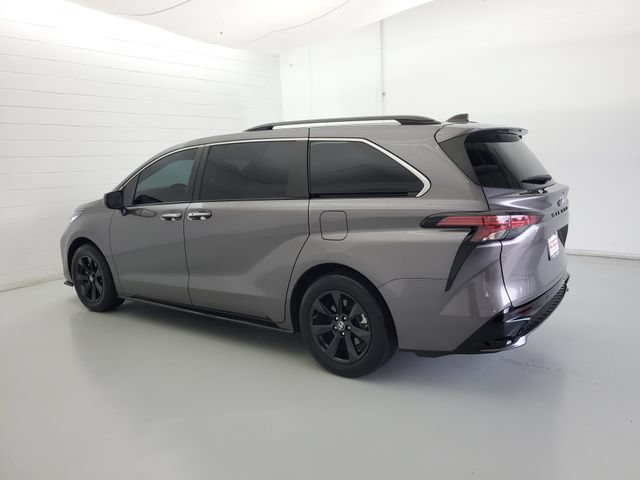 Used 2022 Toyota Sienna XSE w/ XSE Plus Package AWD/4WD image 7