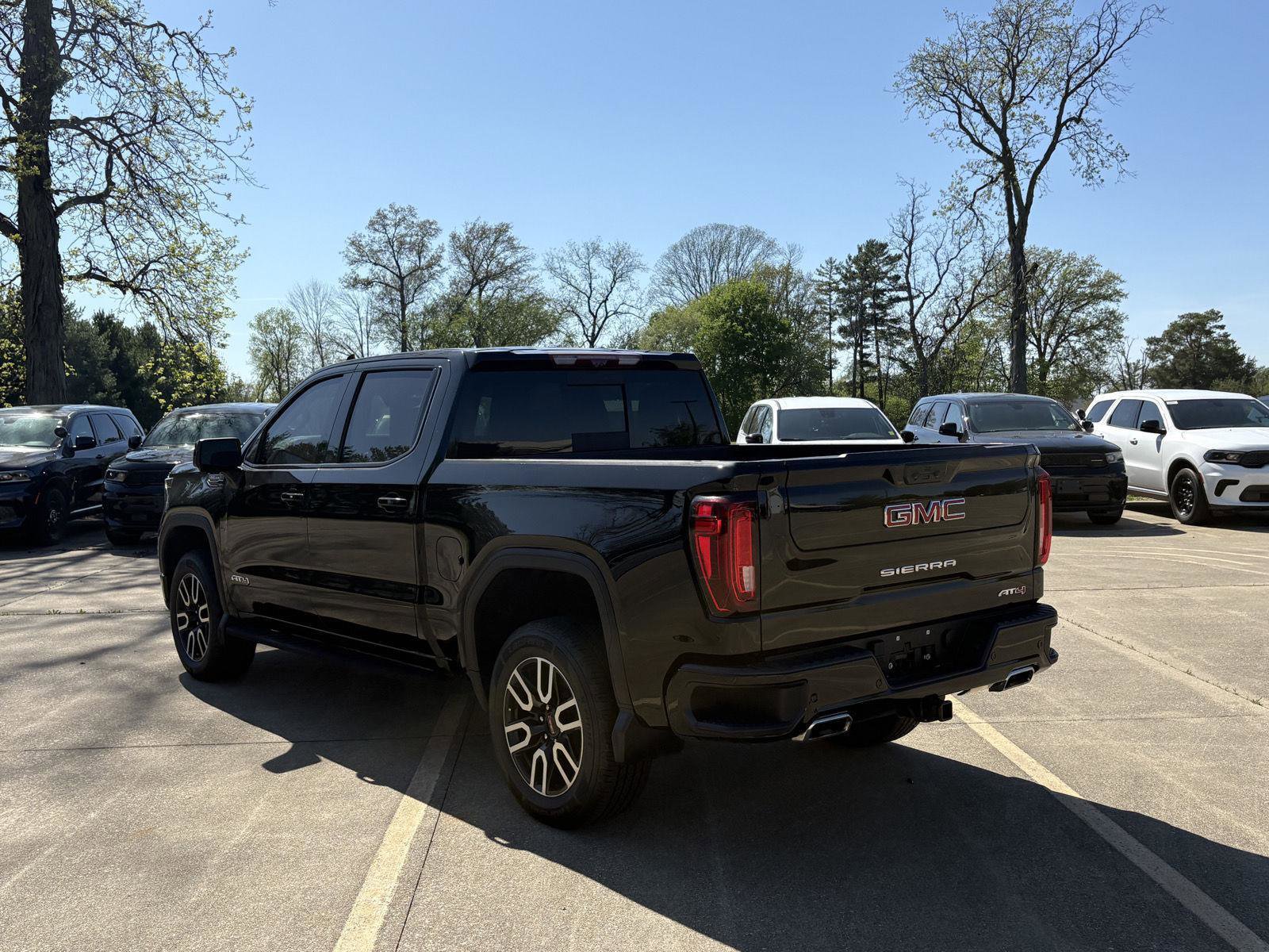 Used 2022 GMC Sierra 1500 AT4 w/ AT4 Premium Package AWD/4WD image 22