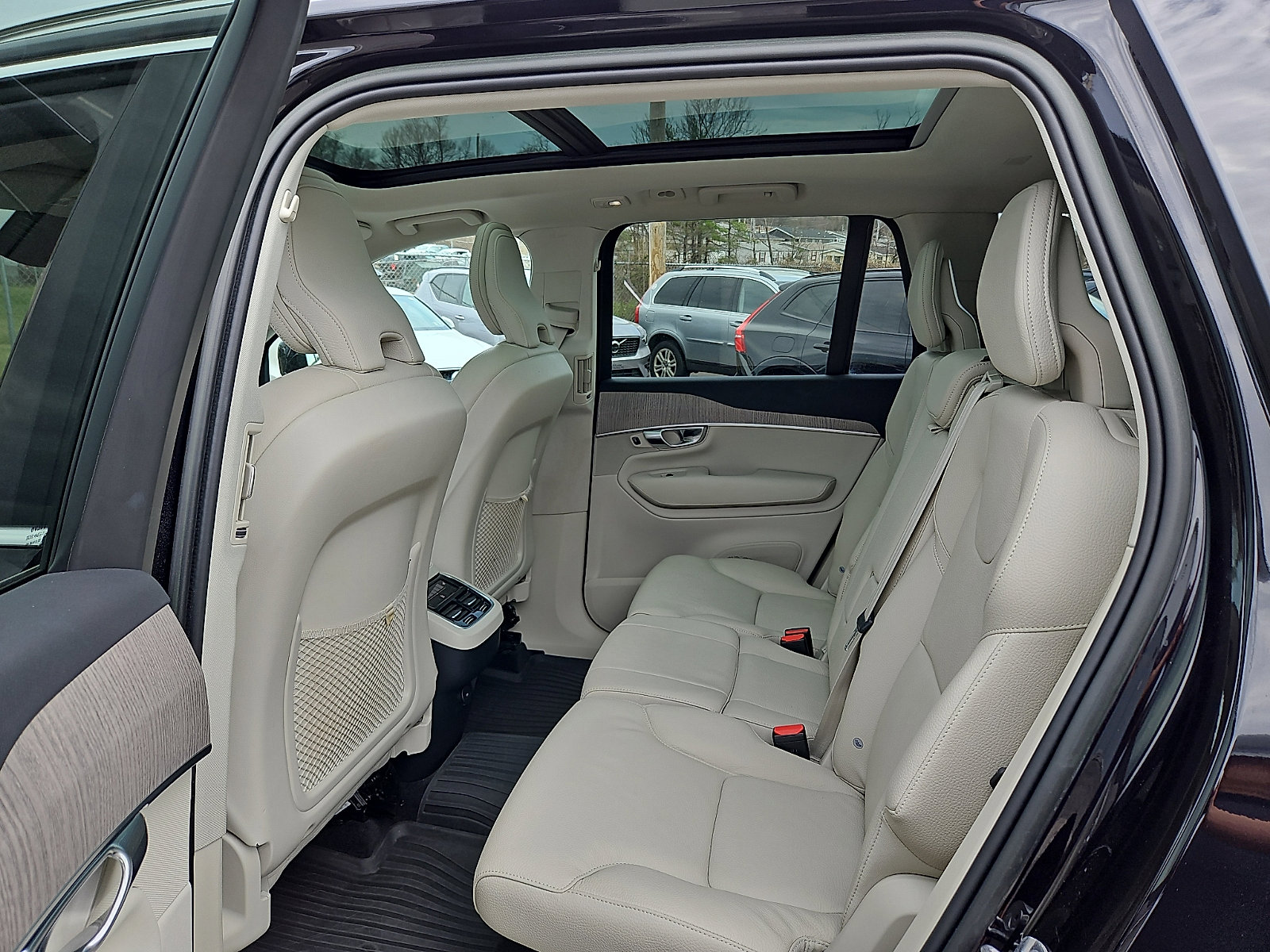 Certified 2023 Volvo XC90 B5 Plus w/ Protection Package Premier image 10