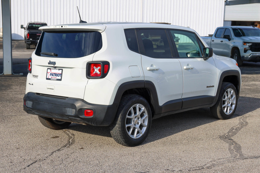 Used 2023 Jeep Renegade Latitude AWD/4WD image 3