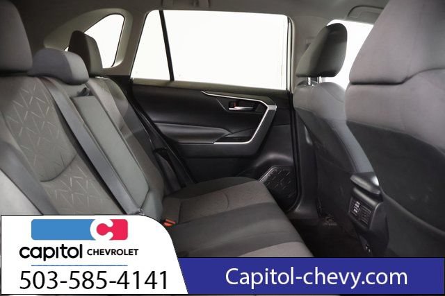 Used 2020 Toyota RAV4 XLE w/ Carpet Mat Package AWD/4WD image 28