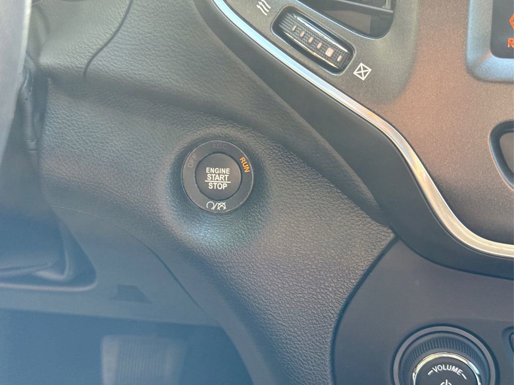 Used 2022 Jeep Cherokee Trailhawk image 31