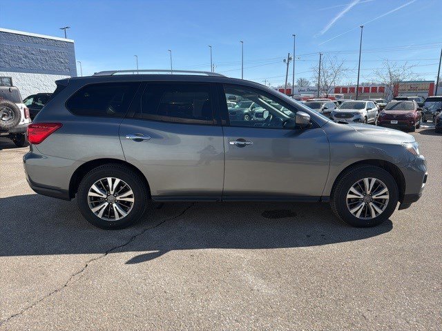 Used 2019 Nissan Pathfinder SV image 6