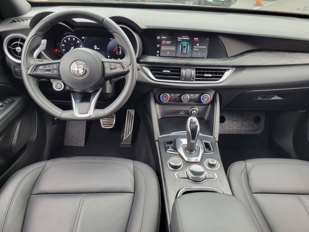 Used 2024 Alfa Romeo Stelvio Sprint image 4