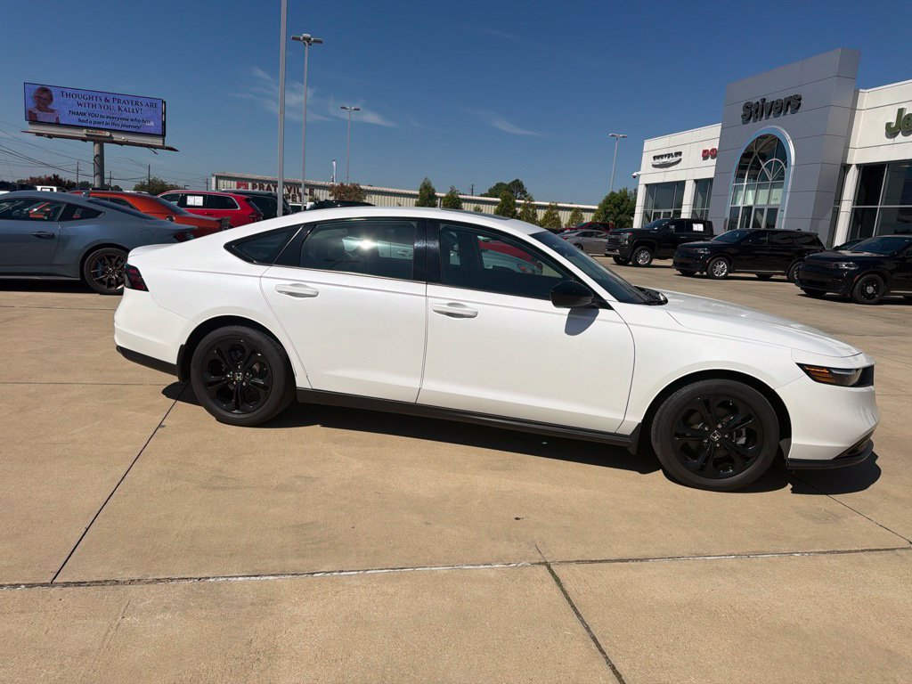 Used 2025 Honda Accord SE image 19