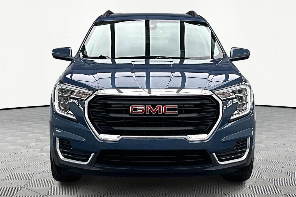 Used 2024 GMC Terrain SLE w/ Driver Convenience Package image 3