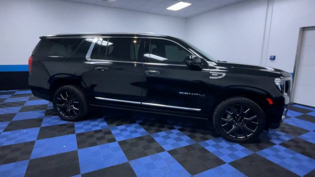 Used 2023 GMC Yukon XL Denali AWD/4WD image 9