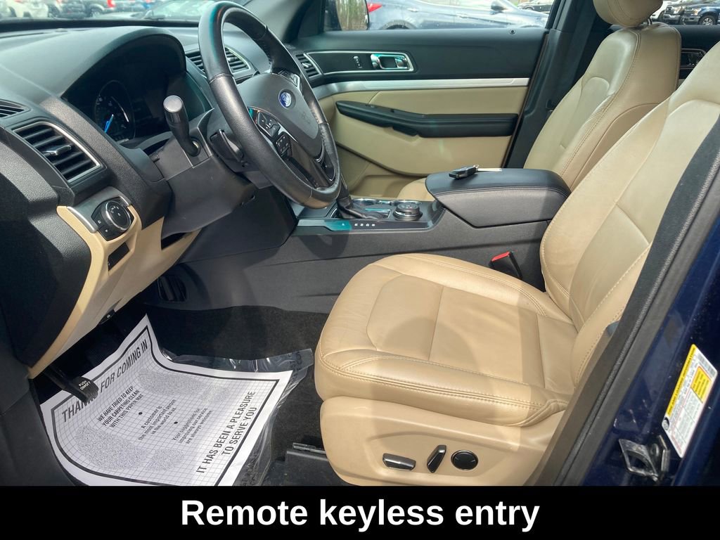 Used 2017 Ford Explorer XLT w/ Equipment Group 202A AWD/4WD image 11