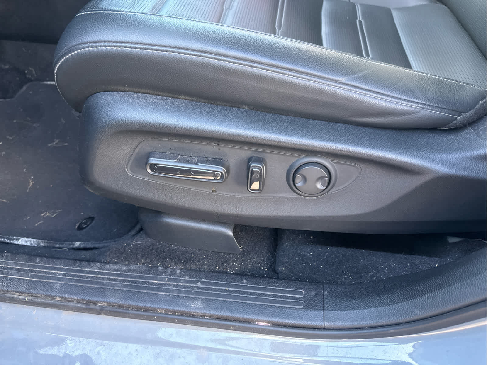 Used 2025 Honda CR-V EX-L image 9