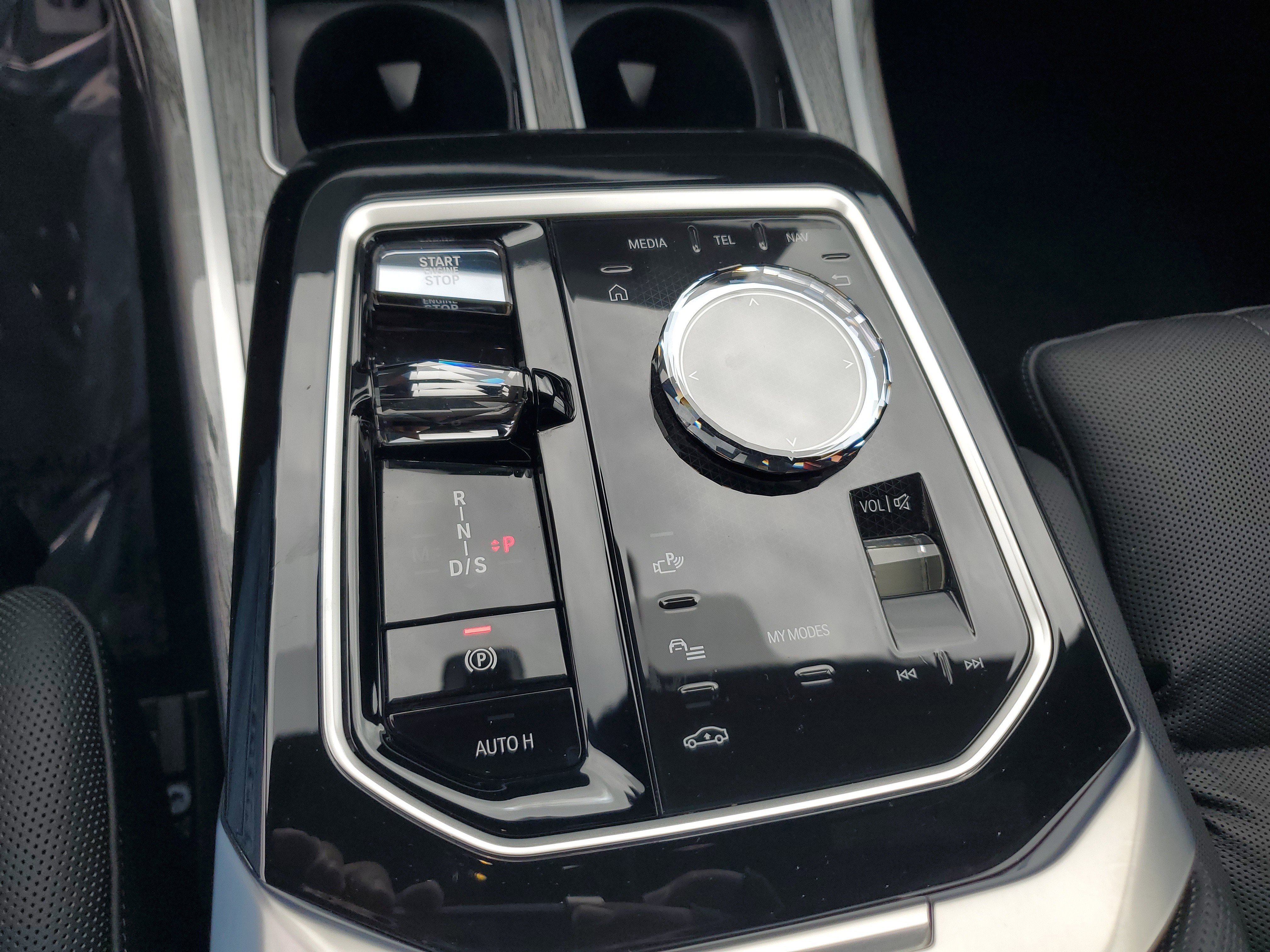 Used 2024 BMW 740i xDrive image 23