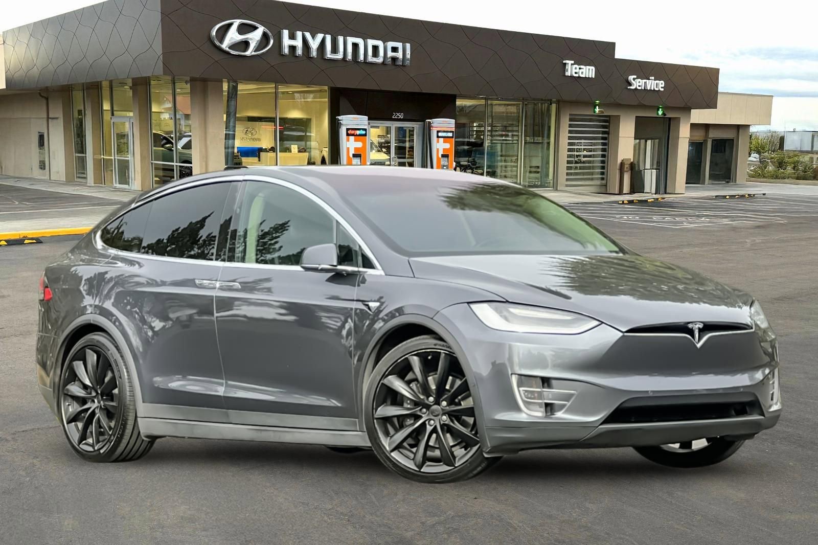 Used 2018 Tesla Model X 100D image 2