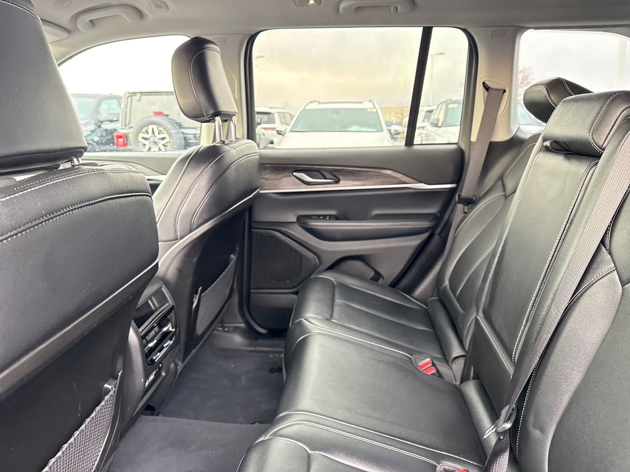 Used 2023 Jeep Grand Cherokee Limited image 14