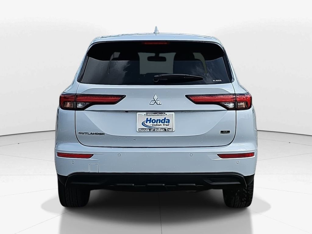 Used 2023 Mitsubishi Outlander SE image 6