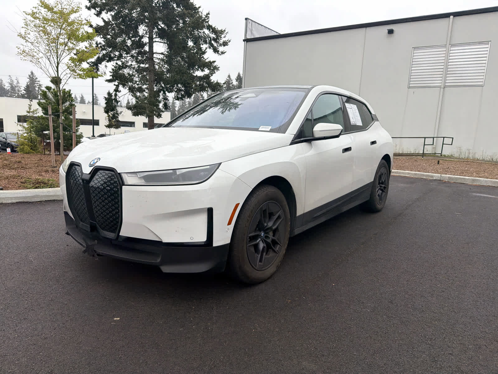 Used 2024 BMW iX xDrive50 w/ Convenience Package AWD/4WD image 2