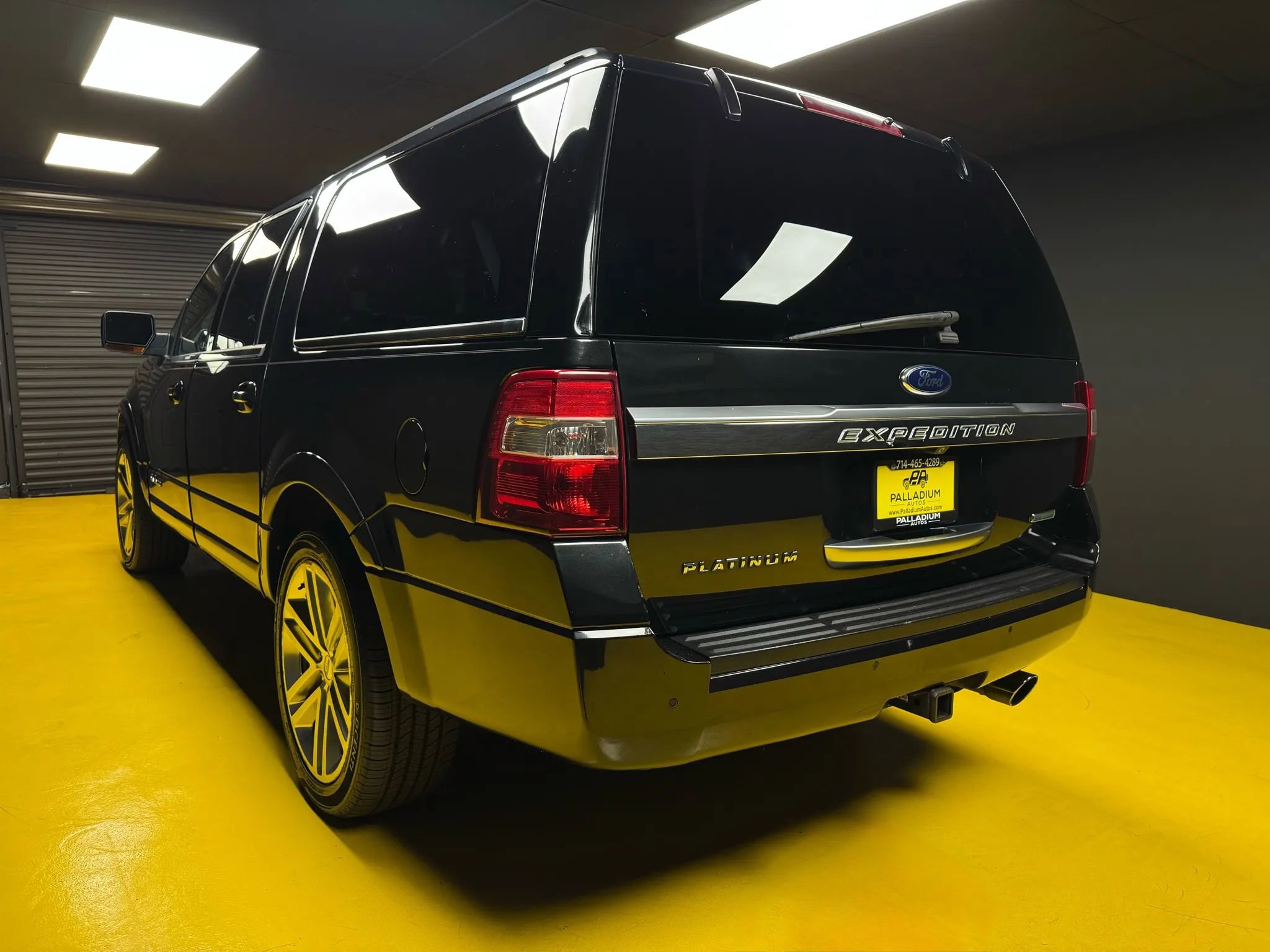 Used 2015 Ford Expedition EL Platinum image 4