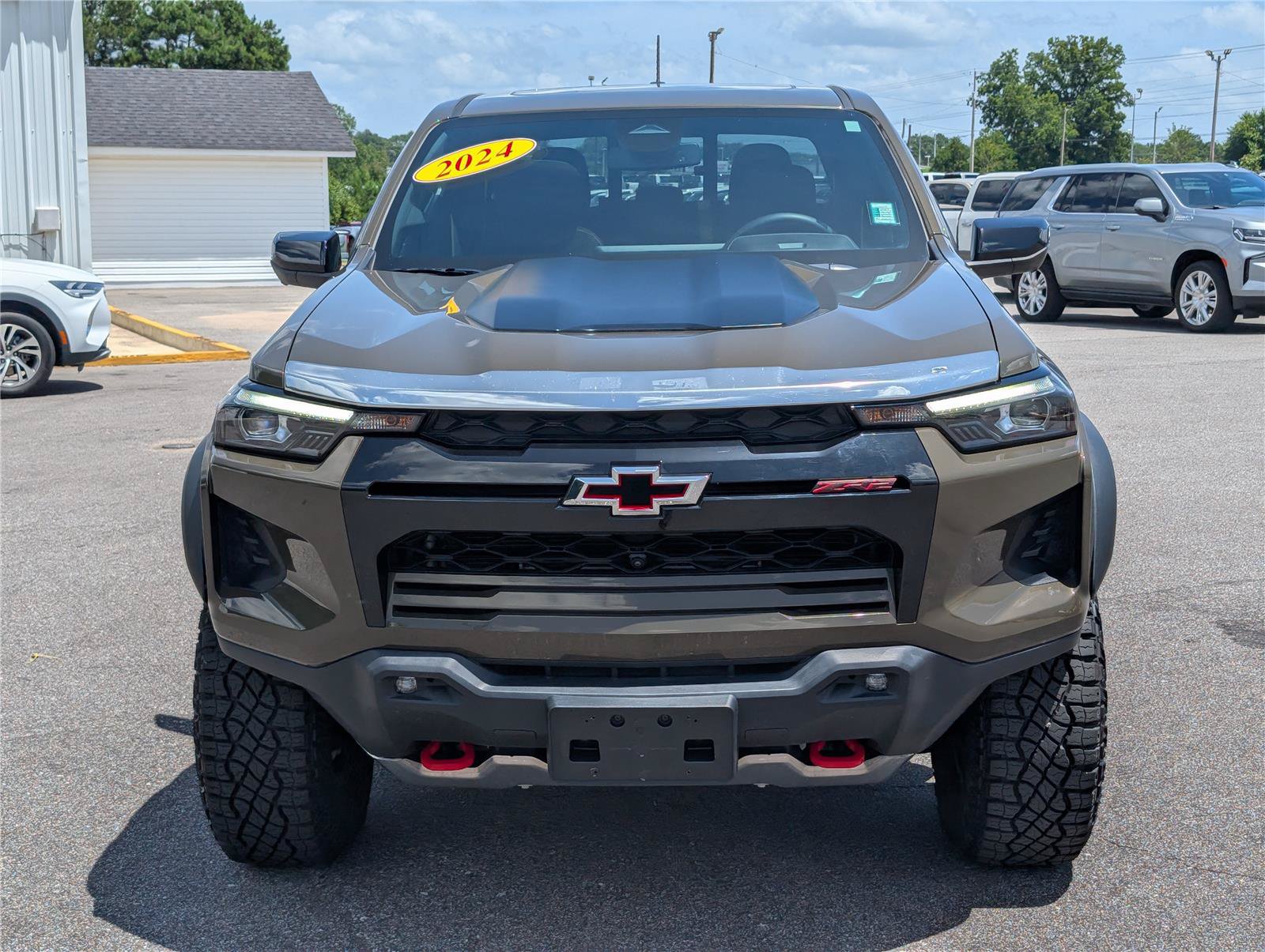 Used 2024 Chevrolet Colorado ZR2 w/ ZR2 Convenience Package III AWD/4WD image 2