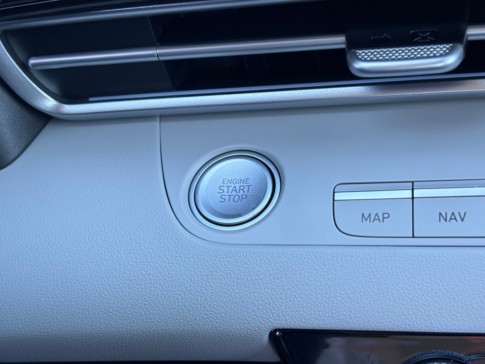 New 2025 Hyundai Elantra Limited image 19