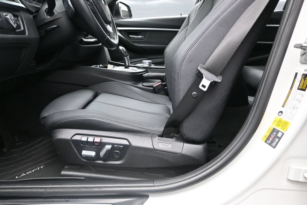 Used 2018 BMW 330e RWD image 21
