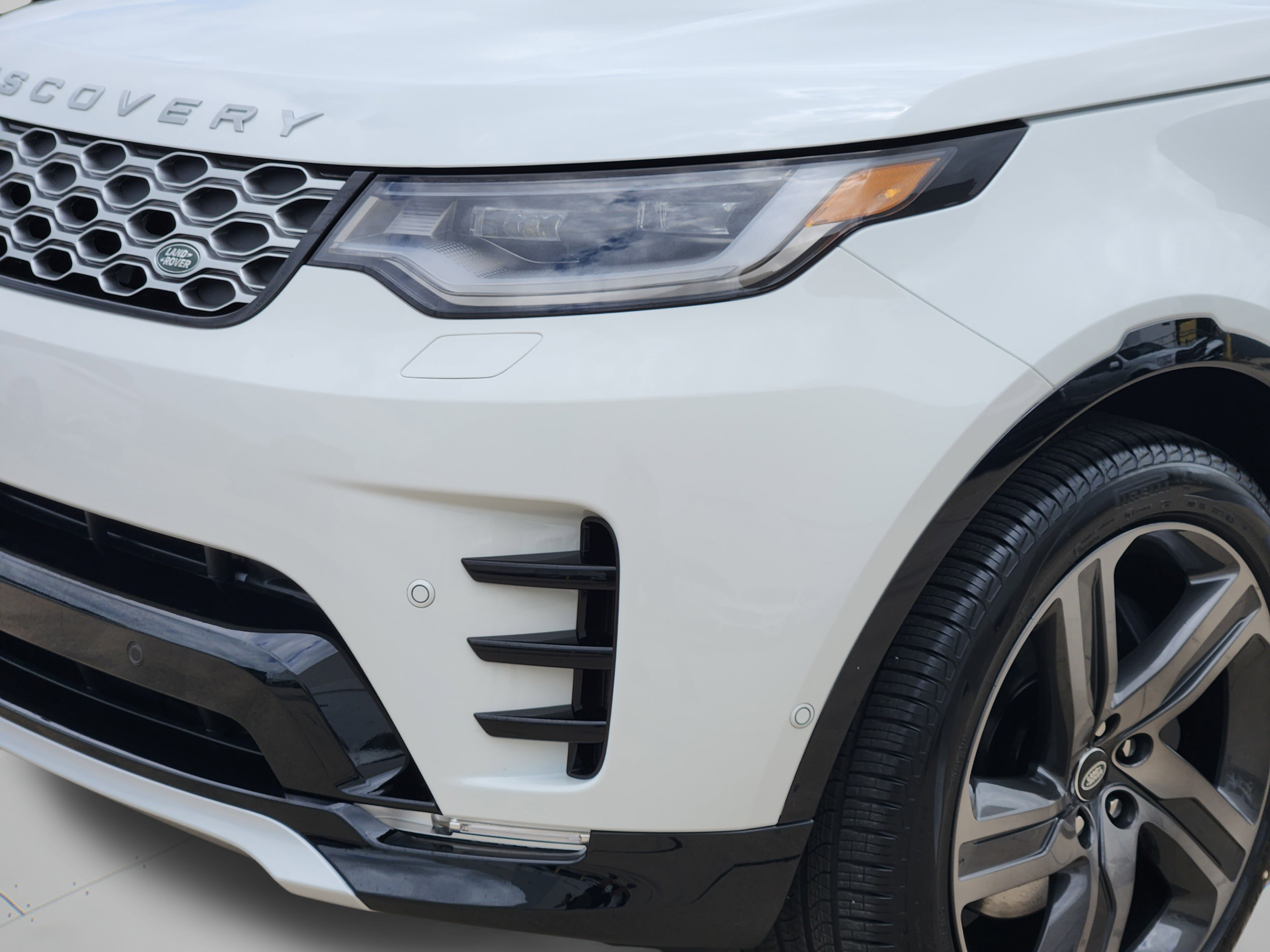 New 2026 Land Rover Discovery Limited Edition AWD/4WD image 32