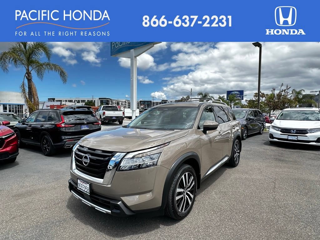 Used 2023 Nissan Pathfinder Platinum FWD image 2
