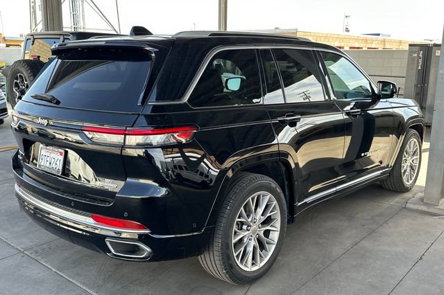 Used 2023 Jeep Grand Cherokee Summit w/ Luxury Tech Group V image 4