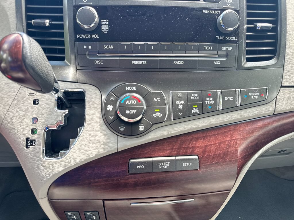 Used 2013 Toyota Sienna XLE FWD image 24