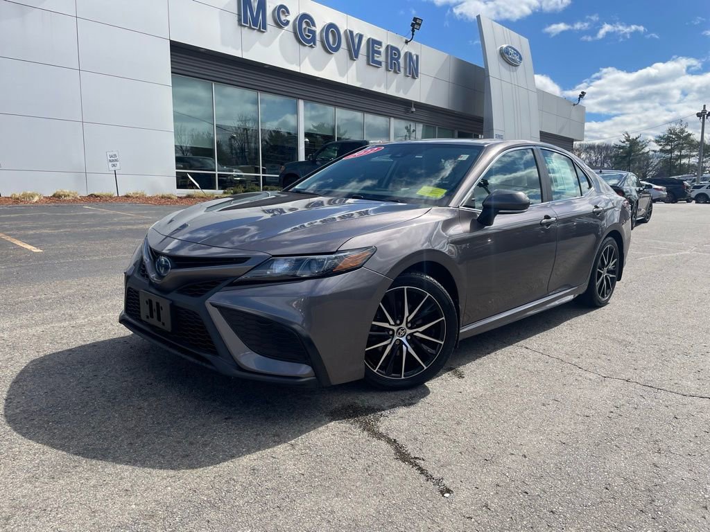 Used 2022 Toyota Camry SE FWD image 1