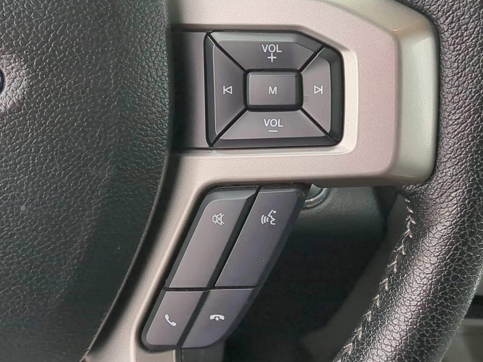 Used 2015 Ford F150 Lariat image 31