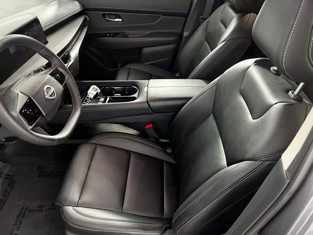 Used 2025 Nissan Murano SV AWD/4WD image 17