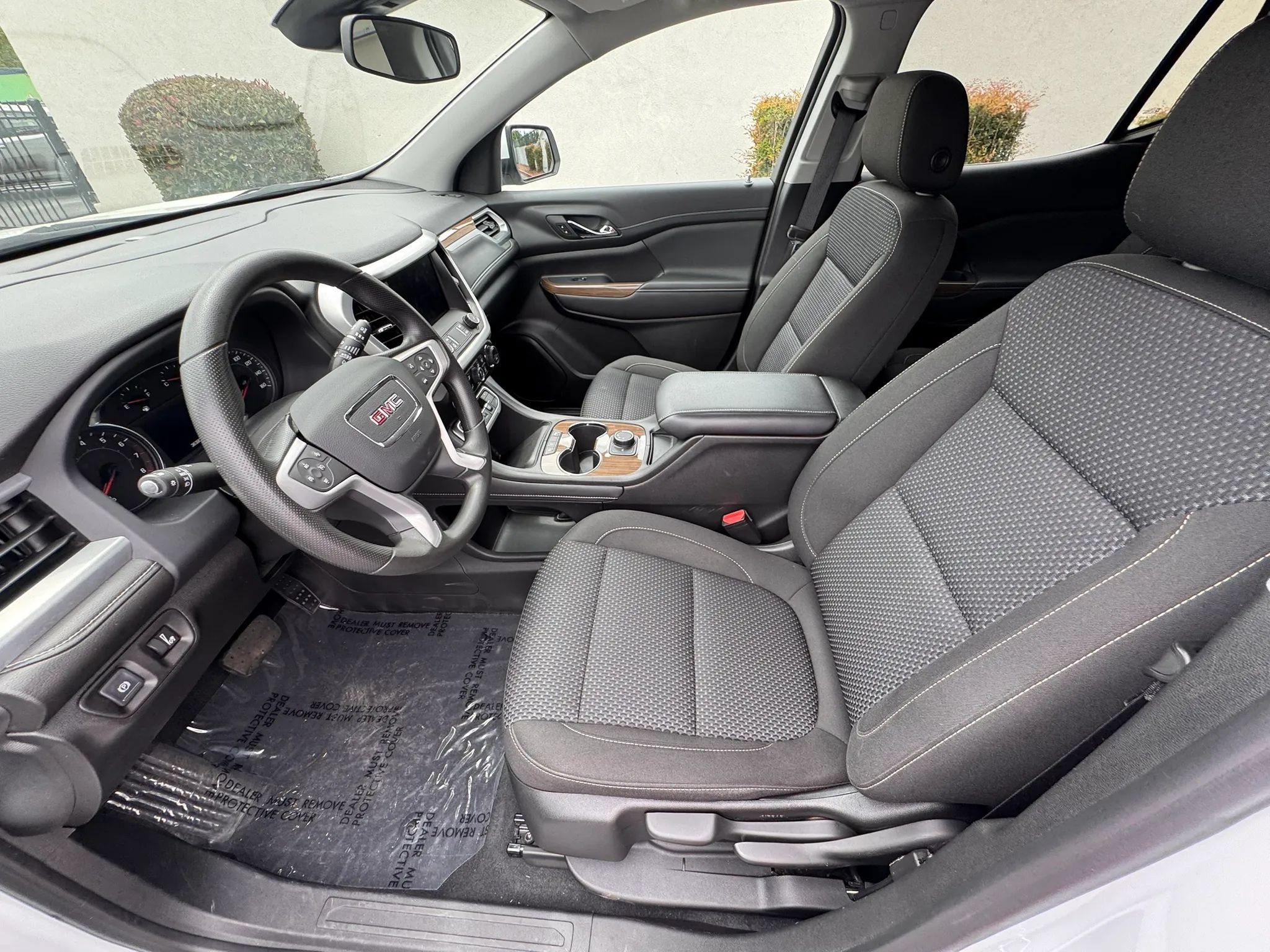 Used 2022 GMC Acadia SLE FWD image 11