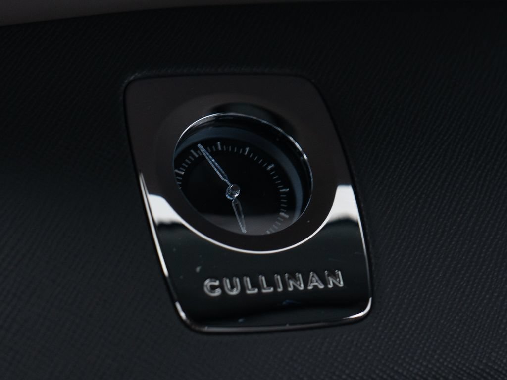 Certified 2023 Rolls-Royce Cullinan w/ Dark Exterior Package AWD/4WD image 46