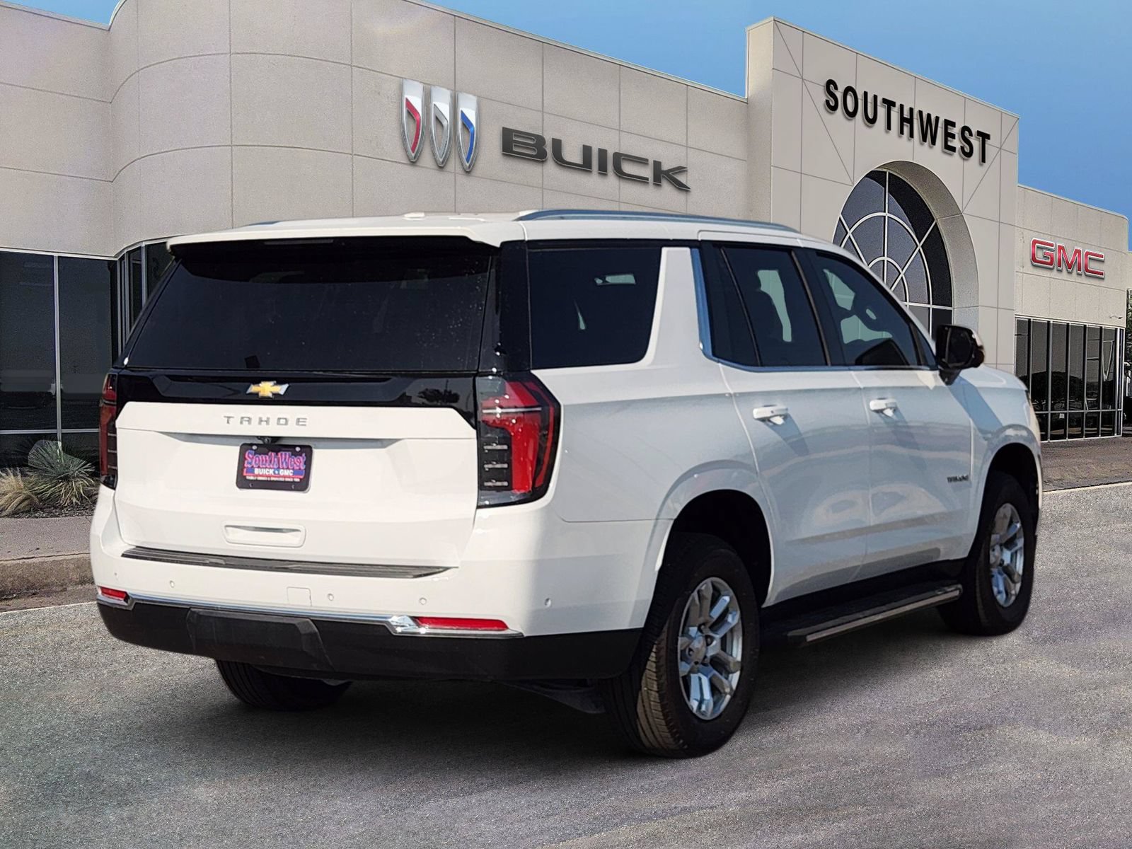 Used 2025 Chevrolet Tahoe LS RWD image 5