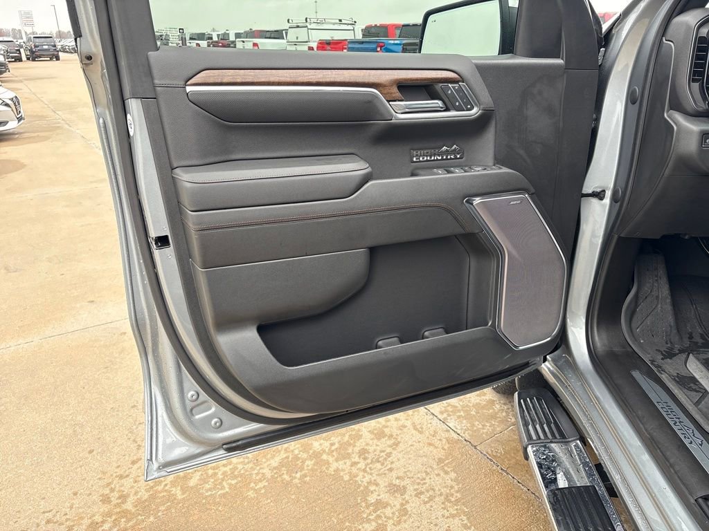 Used 2023 Chevrolet Silverado 1500 High Country w/ High Country Premium Package image 13