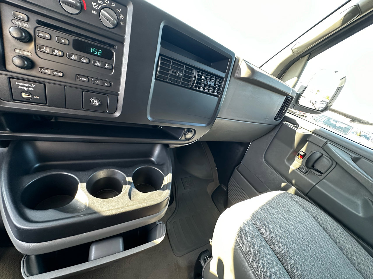 Used 2006 Chevrolet Express 3500 Passenger w/ LT Preferred Equipment Group image 30