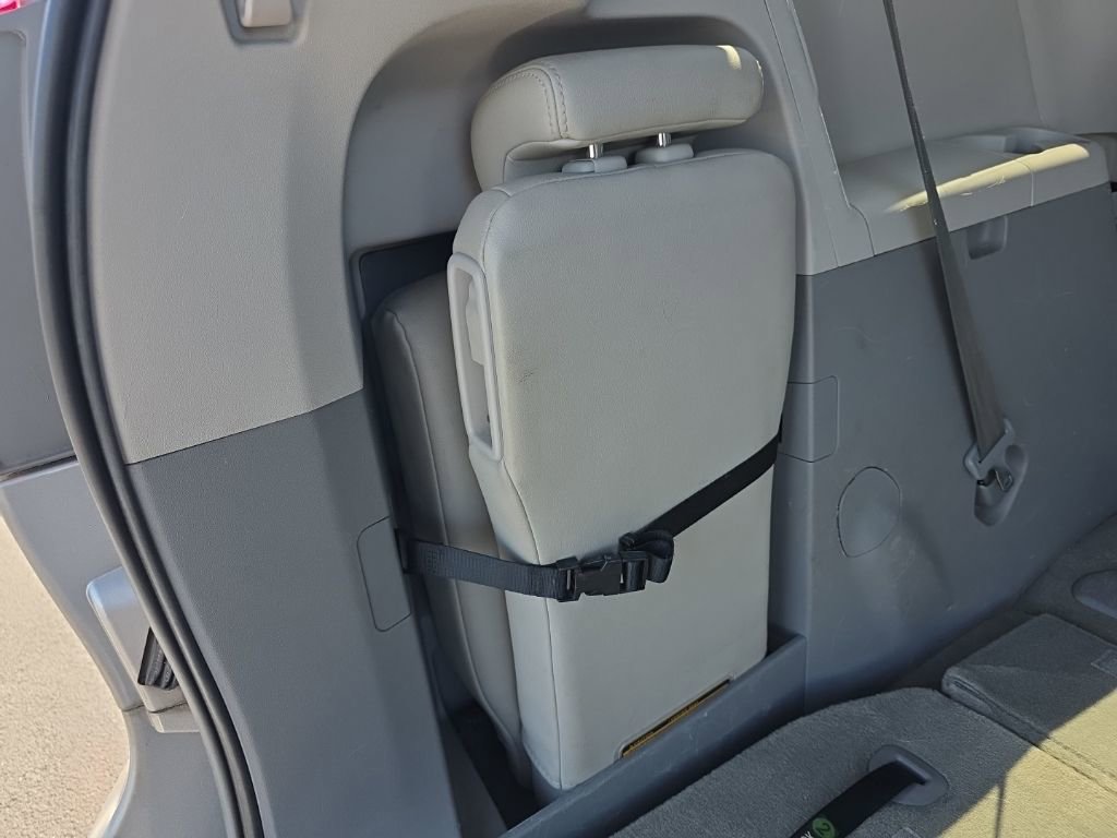 Used 2012 Toyota Sienna XLE w/ XLE Navigation Pkg image 33