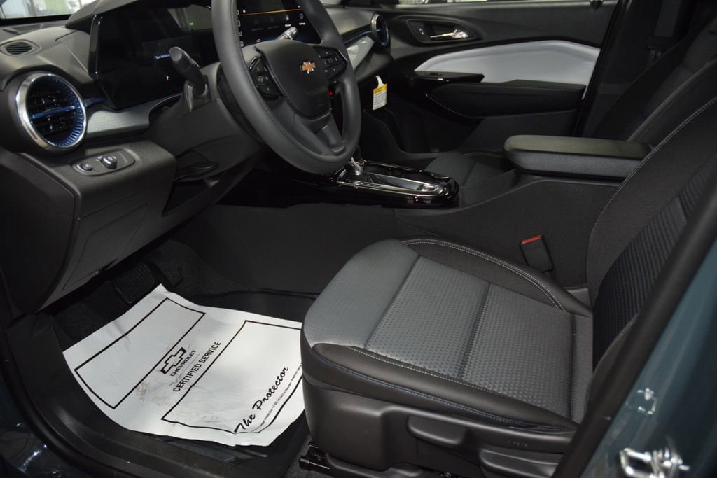 New 2026 Chevrolet Trax LT w/ Sunroof Package FWD image 37