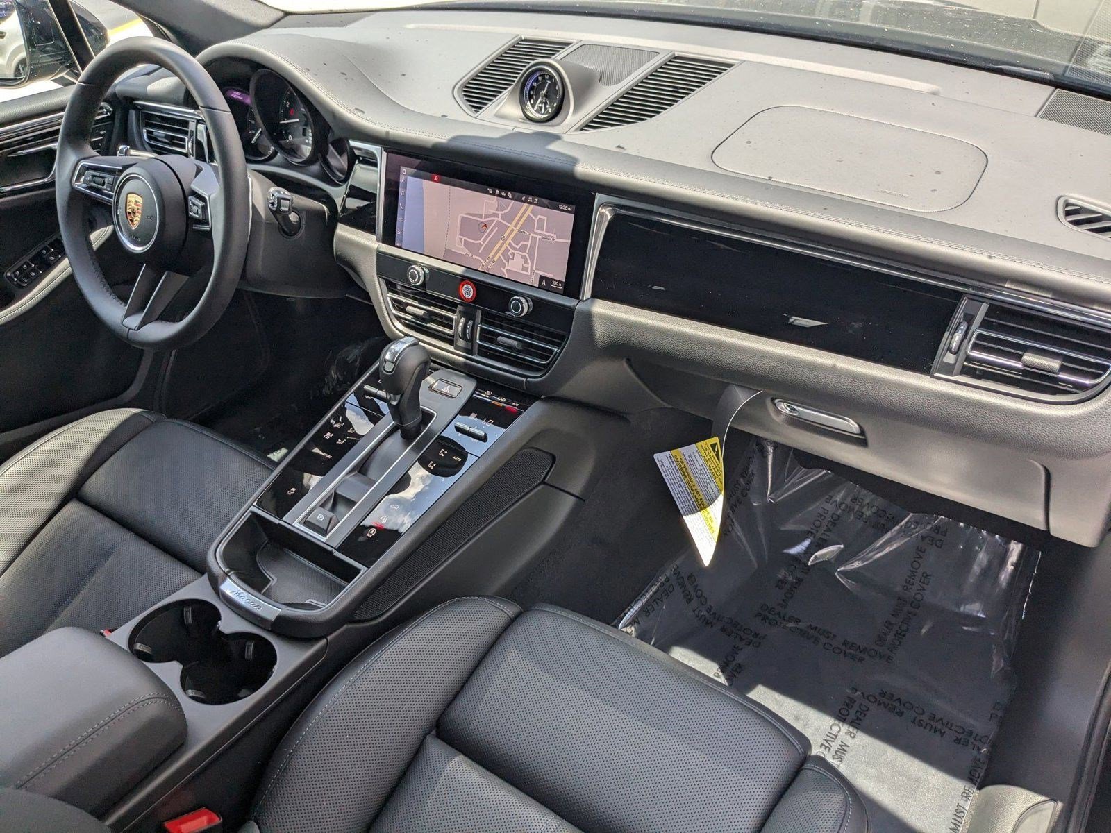 Certified 2025 Porsche Macan image 27