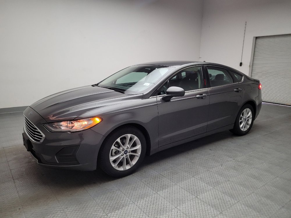 Used 2020 Ford Fusion SE FWD image 2