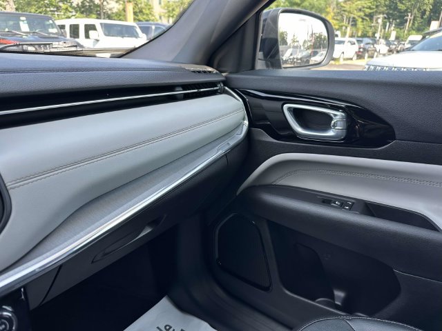 Certified 2023 Jeep Compass Limited AWD/4WD image 30