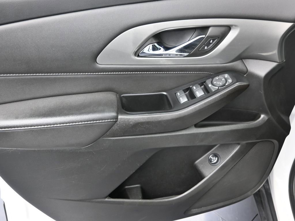 Used 2023 Chevrolet Traverse LT image 12