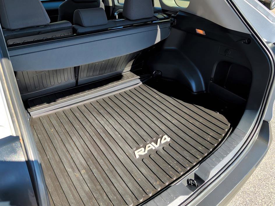 Used 2019 Toyota RAV4 XLE w/ Convenience Package image 14