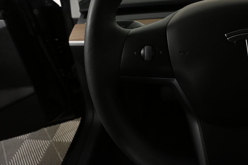 Used 2023 Tesla Model 3 Standard Range RWD image 9