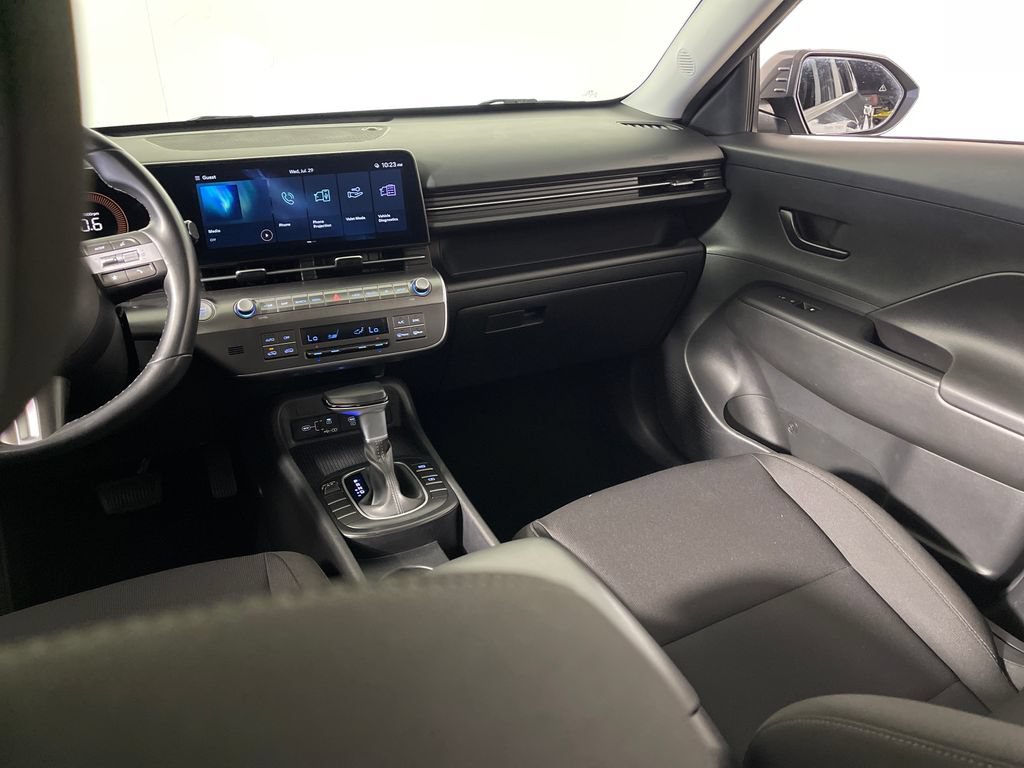 Certified 2025 Hyundai Kona SEL FWD image 17