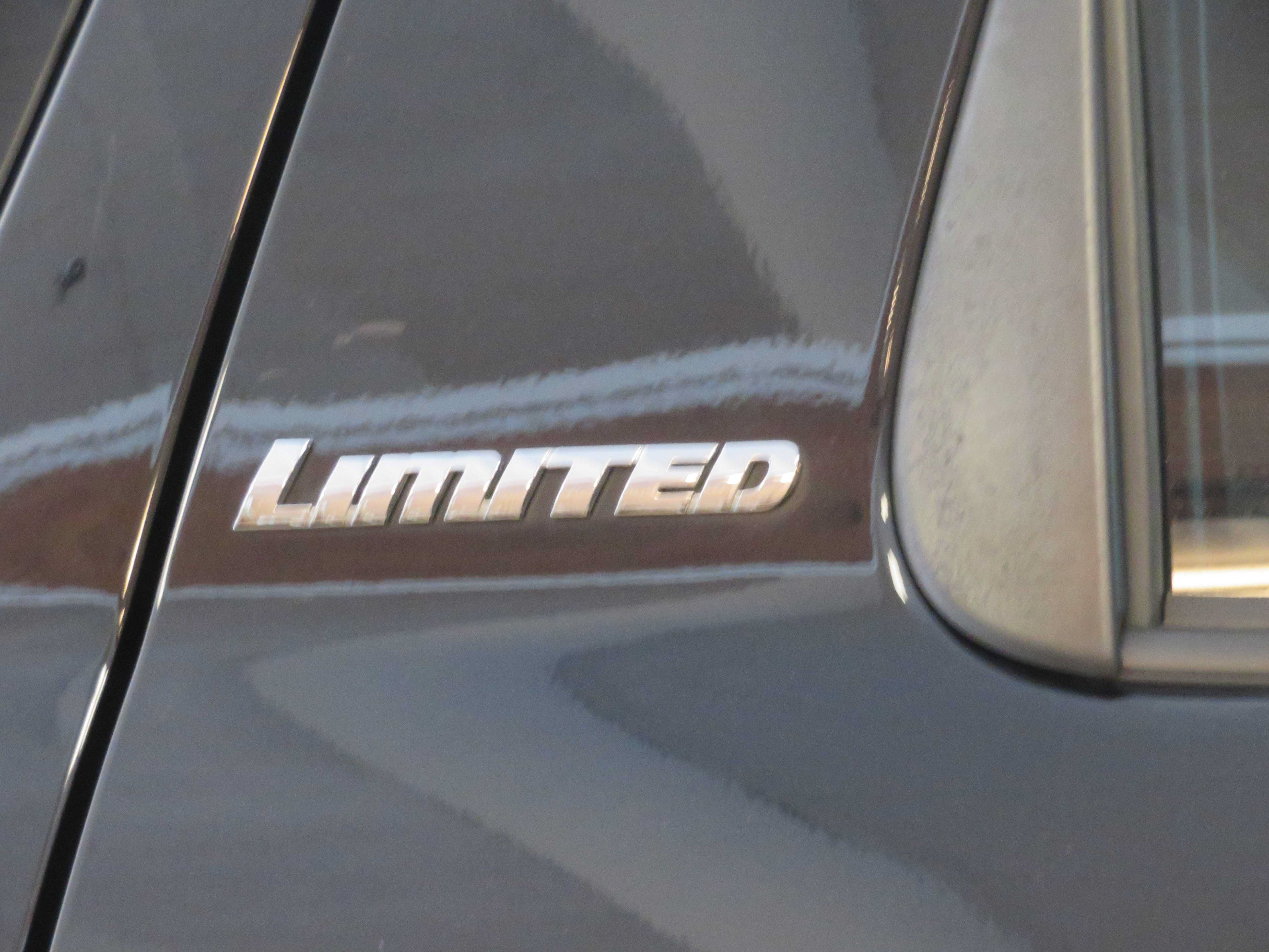 Used 2020 Toyota Sequoia Limited w/ Safety & Convenience Package AWD/4WD image 79