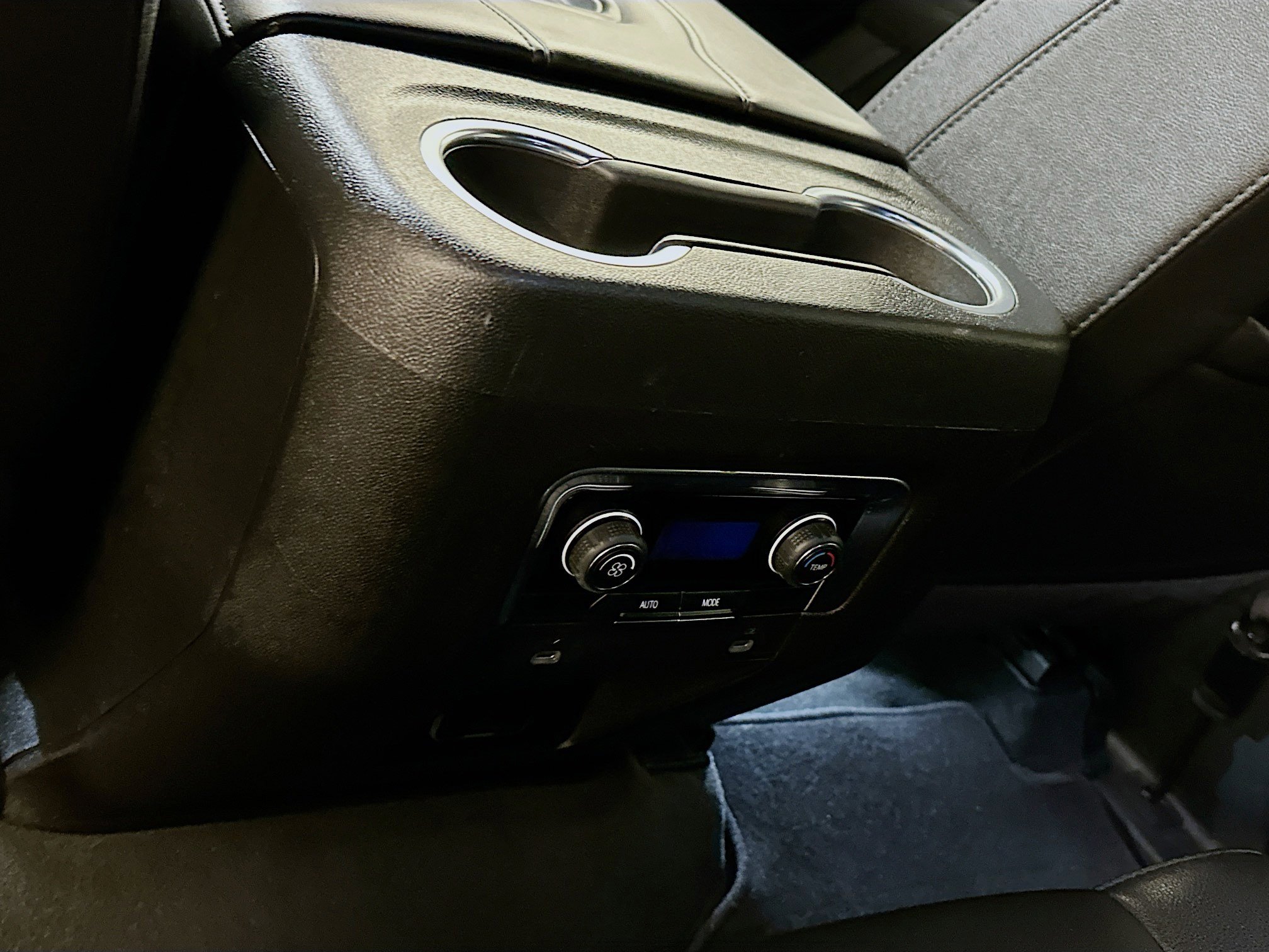 Used 2024 Chevrolet Suburban LT image 28