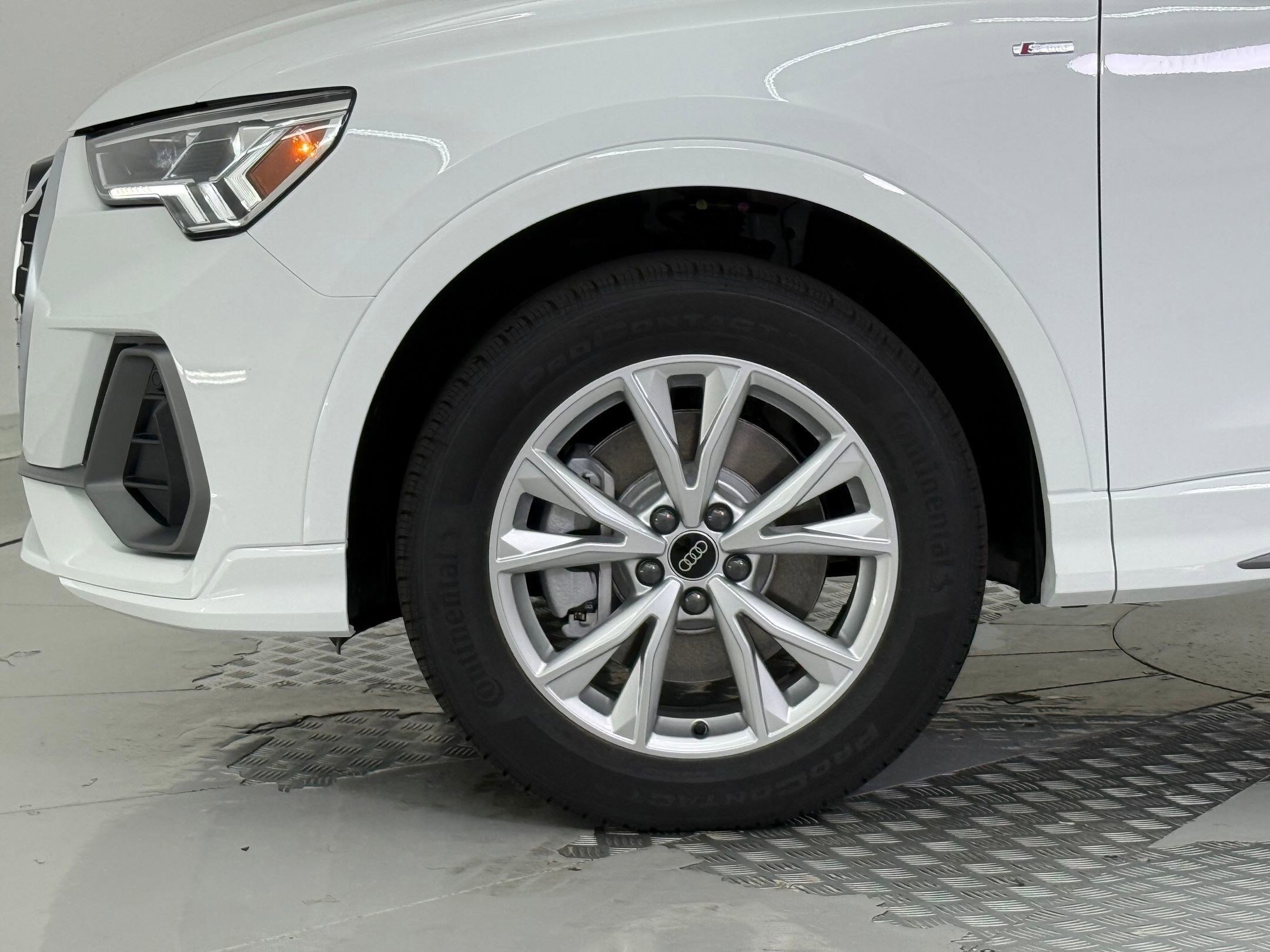 Used 2025 Audi Q3 2.0T Premium w/ Convenience Package AWD/4WD image 24